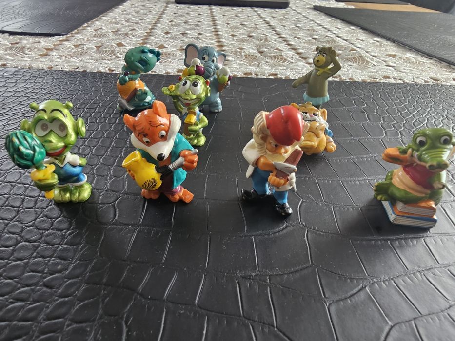 Kinder niespodzianka figurki kolekcjonerskie