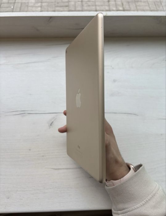 Ipad 5 Gold, екран без жодної царапинки