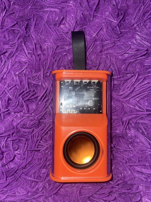 Нова портативна Bluetooth-колонка Armour Speaker
