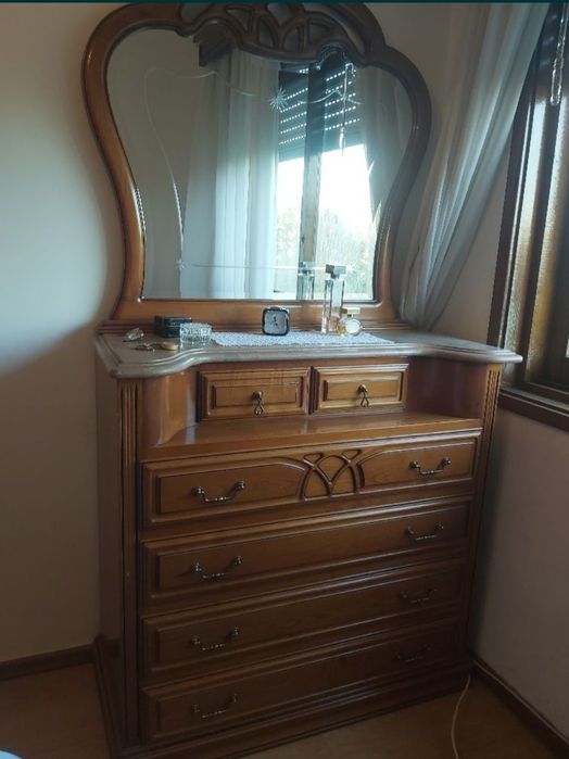 Cómoda/camiseiro com mármore e espelho