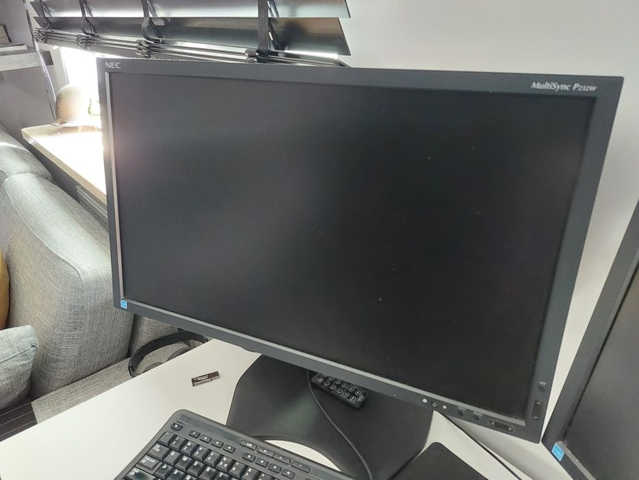 Monitory do grafiki NEC p232w! CENA ZA 2!!!