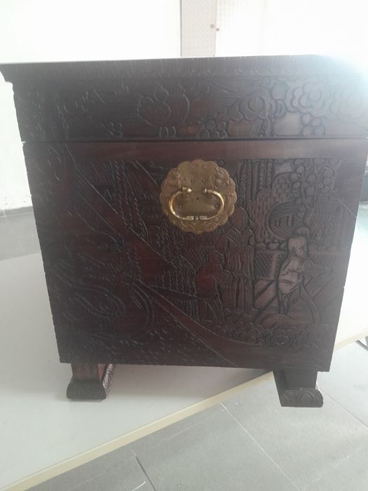 Arca/Bau de madeira trabalhada