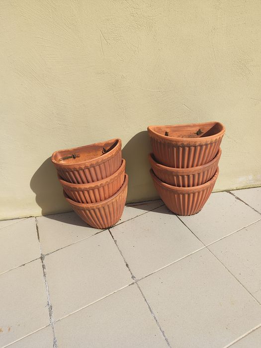 Lote de 27 vasos em barro