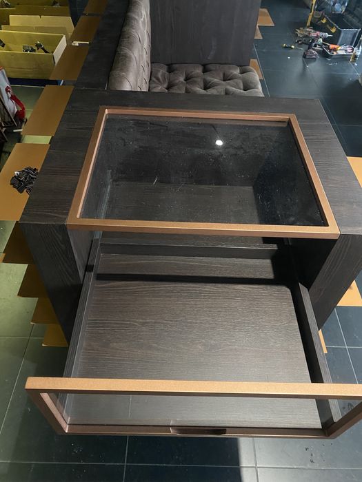 Banco em madeira e capitonê 240x80