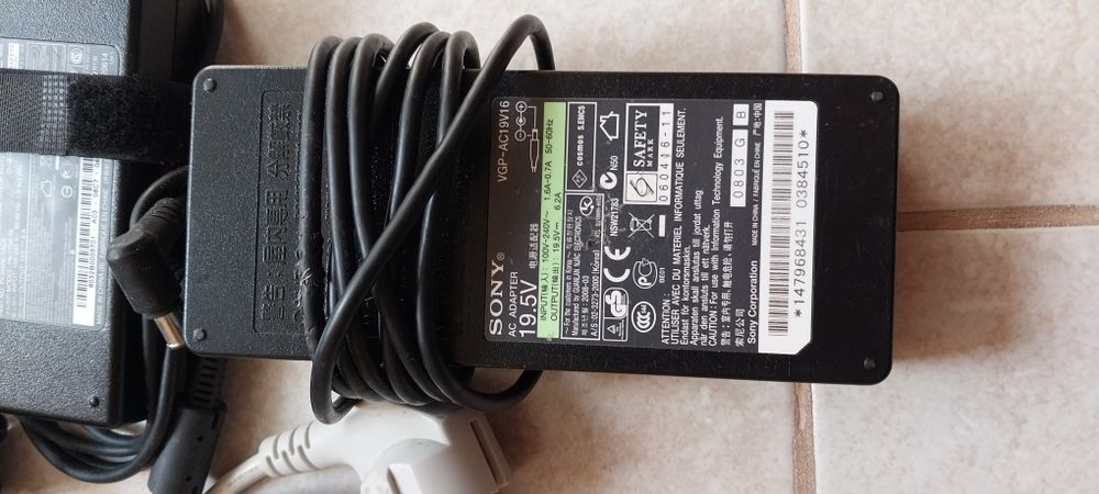 Блок живлення 19 v,