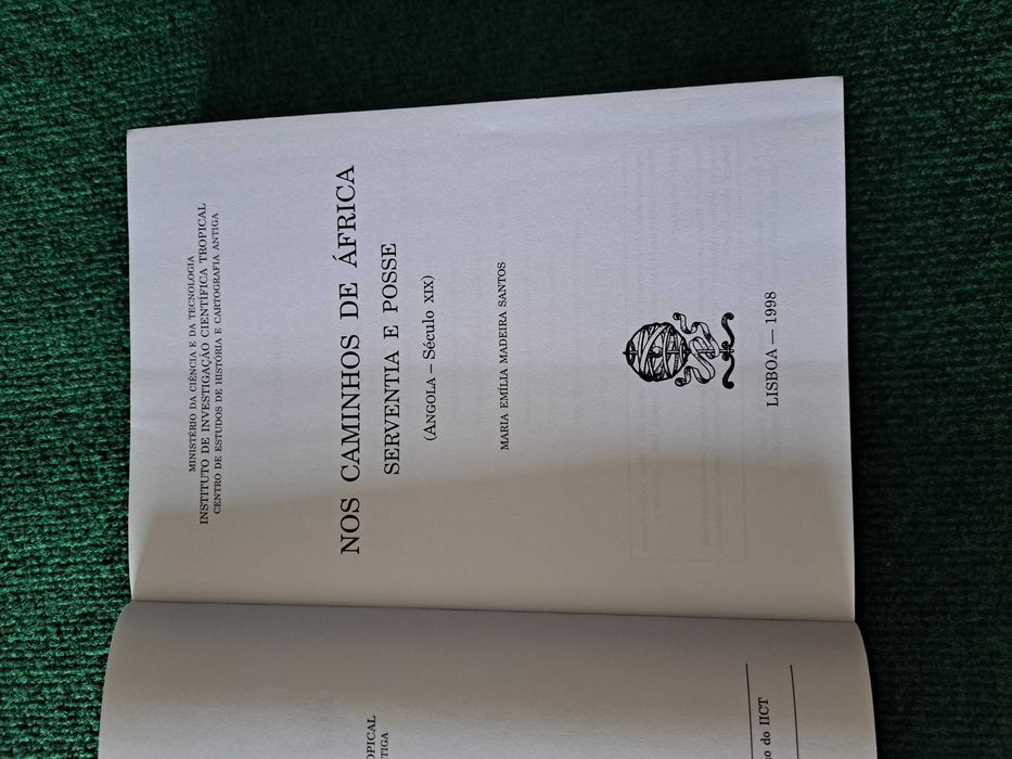 Nos caminhos de Africa - Maria Emília Madeira Santos