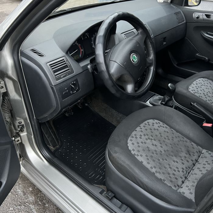 Skoda fabia 2006 ГАРНИЙ СТАН