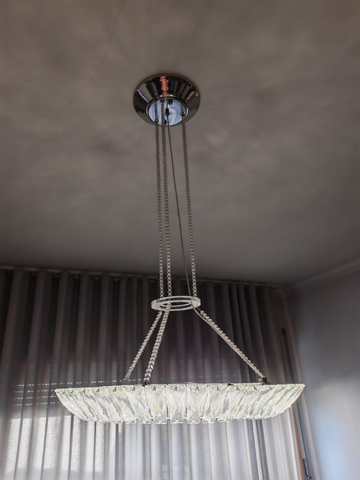 Candeeiro o de sala com 2 tipos de luzes