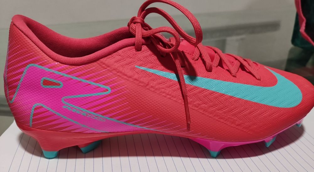 Chuteira Mercurial nova