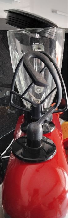 Batedeira com copo misturador