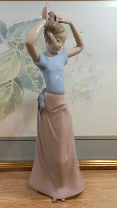 Статуэтка NAO Lladro в идеальном состоянии,  высота 28 см