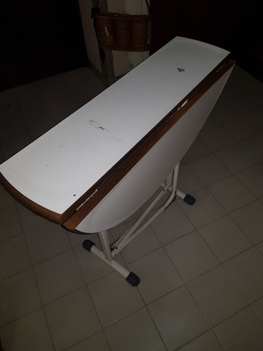 Mesa redonda branca de dobrar