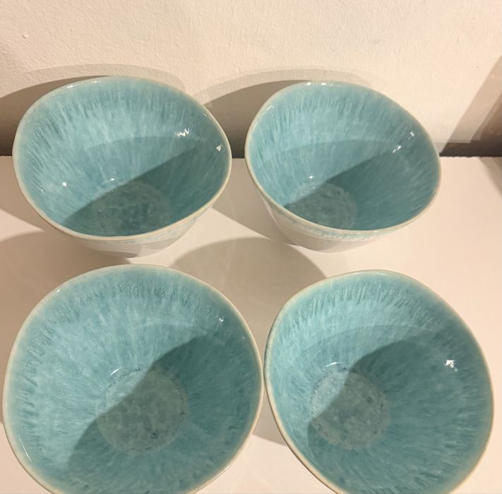 Conjunto de 4 tigelas de cerâmica  com acabamento esmaltado