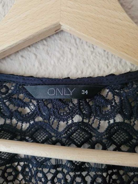 Czarna koronkowa prześwitującą bluzka Only