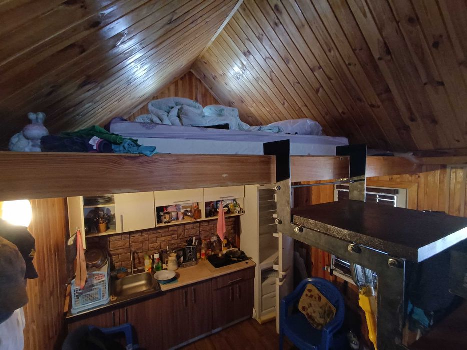 Продам ділянку з дачним будинком с.Санжійка