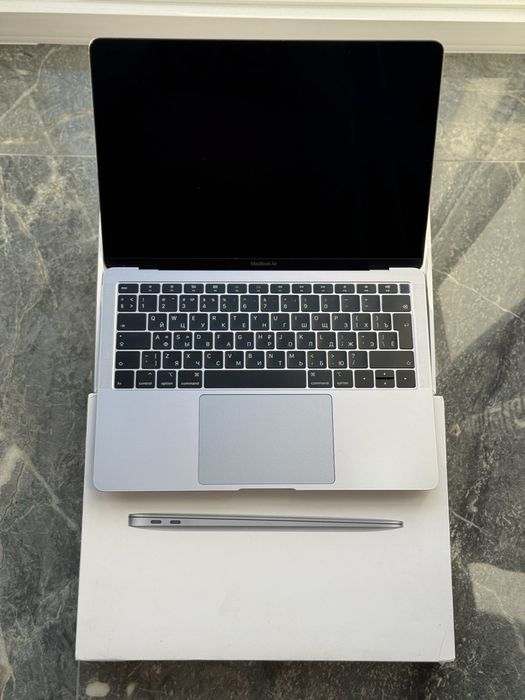Macbook air 2019 8/128