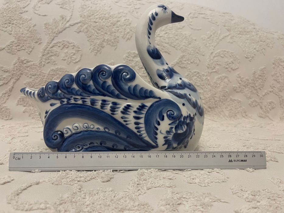 Гжель. Фарфор.. Статуетка. Статуэтка. Конфетнца. Фруктовница. Лебедь.