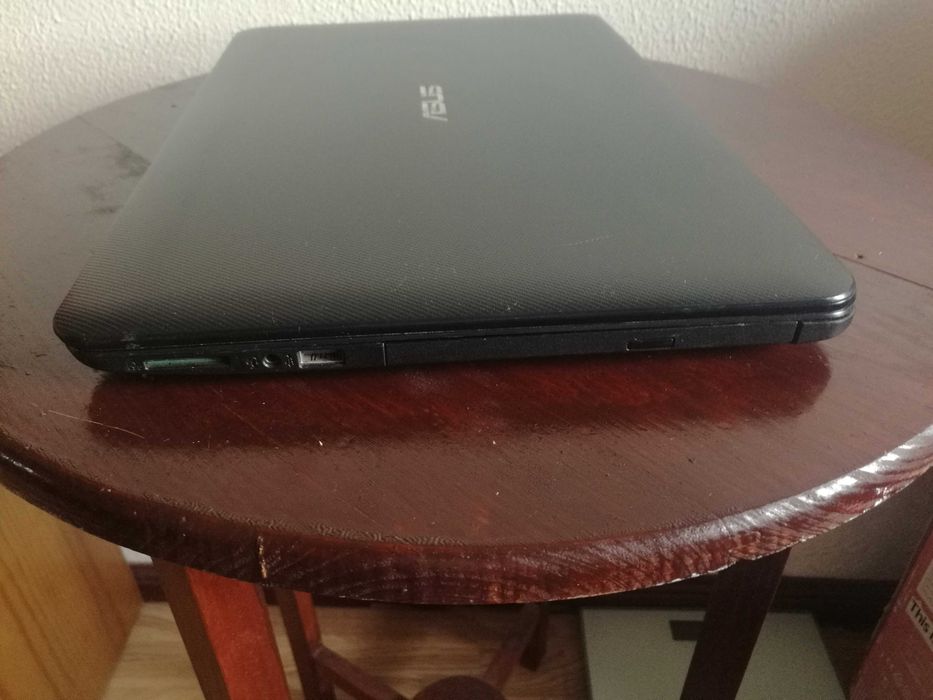 Portátil ASUS i3 Modelo F554L