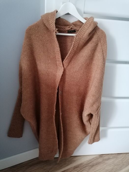 Sweter kardigan damski z kapturem