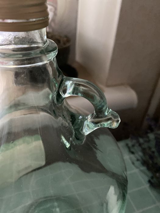 Скляний бутиль з під вина 5л . самовивоз