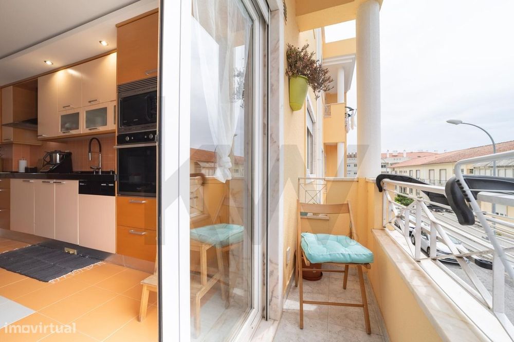 Apartamento T3 com Suite, Arrecadação e Garagem para 3 Carros