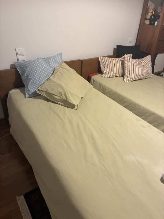 Vendo 2 camas de solteiro
