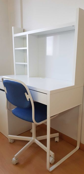 Quarto com roupeiro embutido e excelente luz natural.