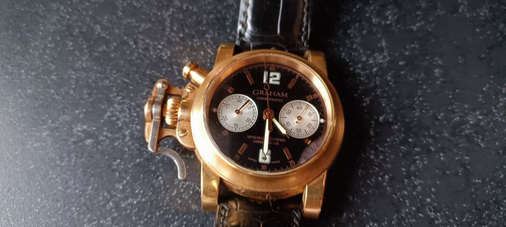 Продам мужские часы в отличном состоянии .2007г. лимитированная серия.