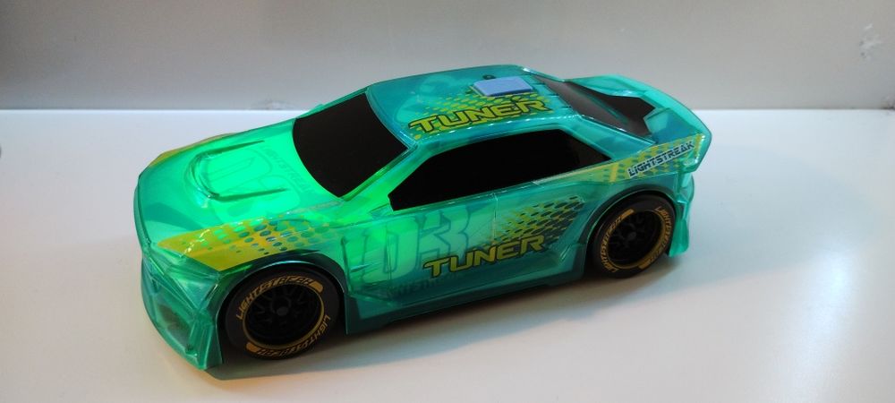 Carro de corrida com som e luz