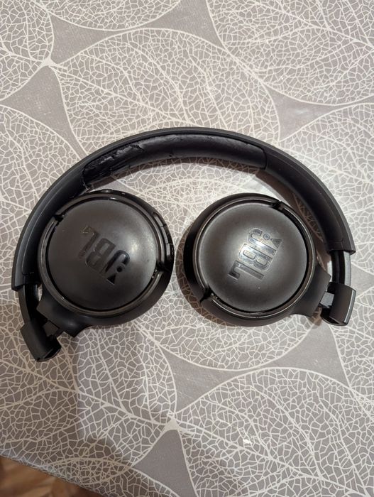 Продам навушникиJBL