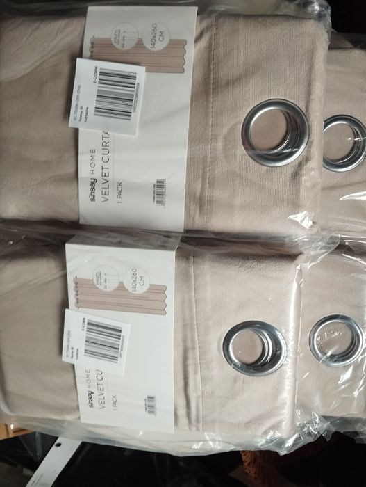 4 beżowe zasłony aksamitne welurowe na przelotkach SINSAY 4x zasłona