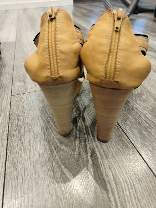 Buty na koturnie 40