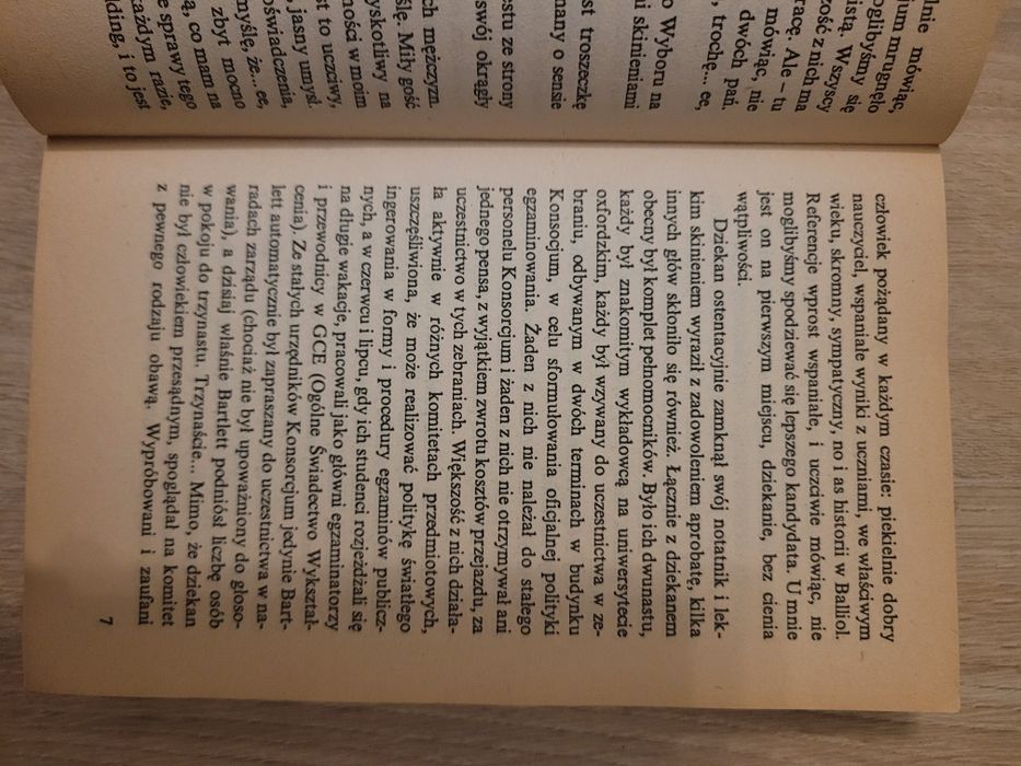 Colin Dexter Nicholasa Quinna świat ciszy