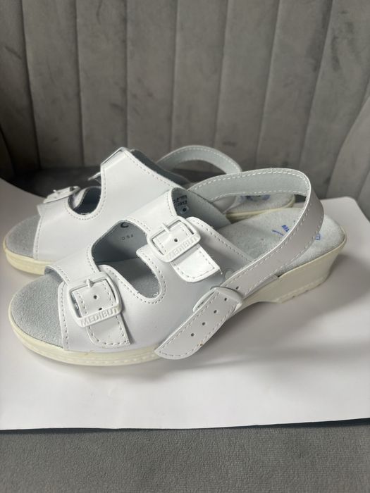 Białe damskie buty medibut ortopedyczne dla pielegniarek lekarzy