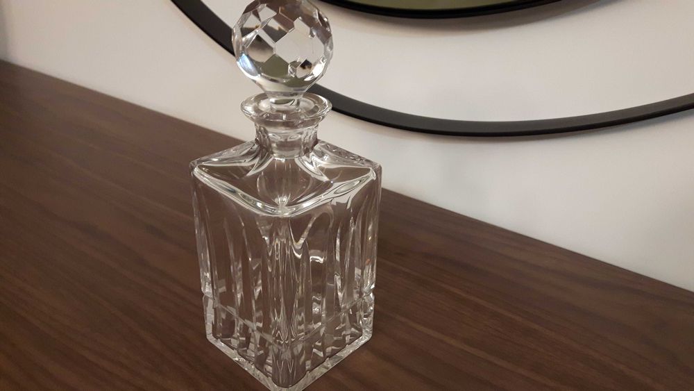 Copos de Whisky e Garrafas de Cristal