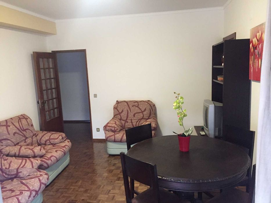 Arrendo quarto Av. Mq de Pombal LEIRIA DESPESAS INCLUIDAS