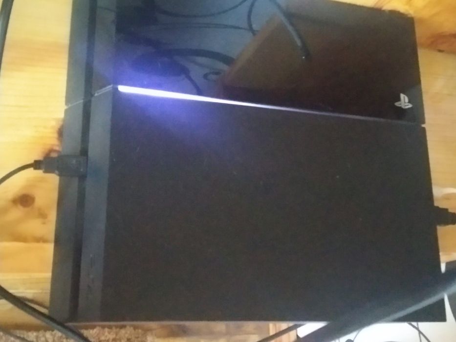 Обменяю PS4 1tb 2 геймпада, док станція, вебкіт