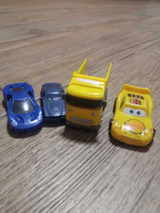 Машинки,іграшки,роботи,модельки