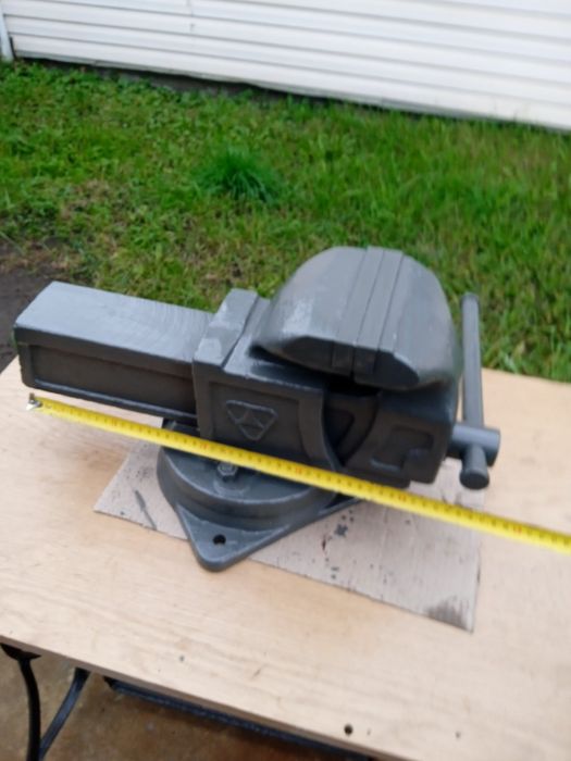 Продам тиски слюсарні та фрезерні