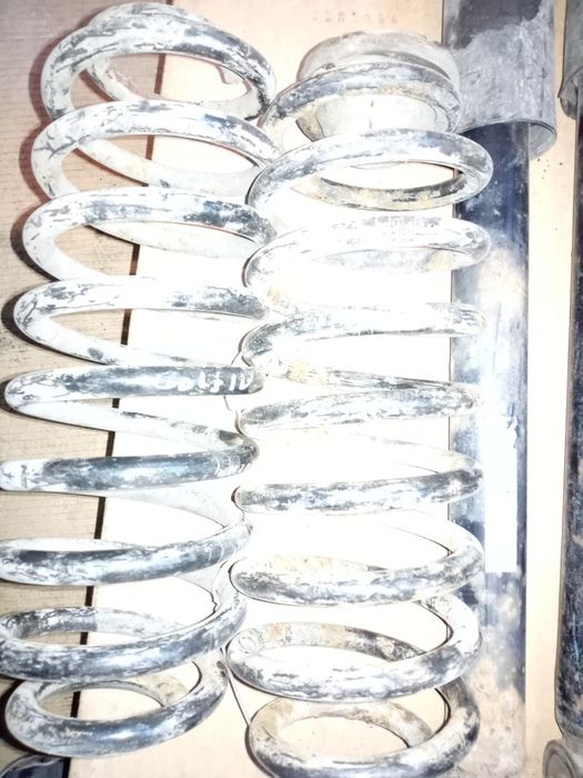 Amortyzatory tył VW Golf IV kpl