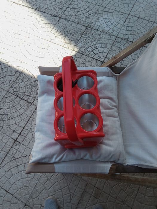 Refrigerador electrico vermelho latas