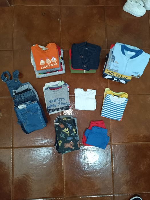 Roupa menino 9-12 meses 34 peças Negociável