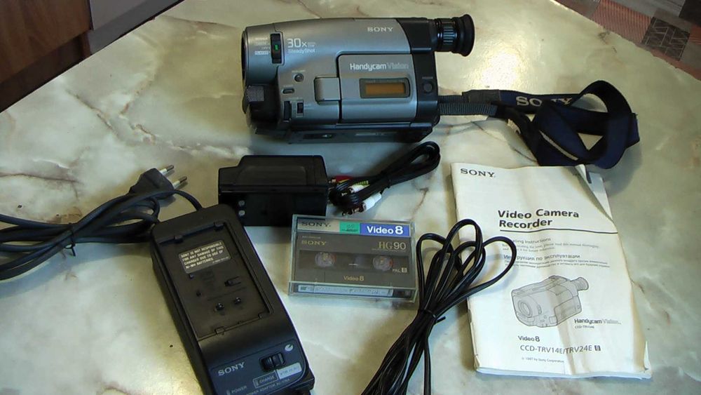Відеокамера Sony CCD-TRV24E