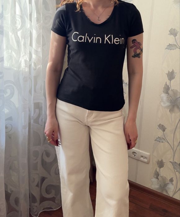Футболка Calvin Klein Келвін Кляйн на розмір хс, с