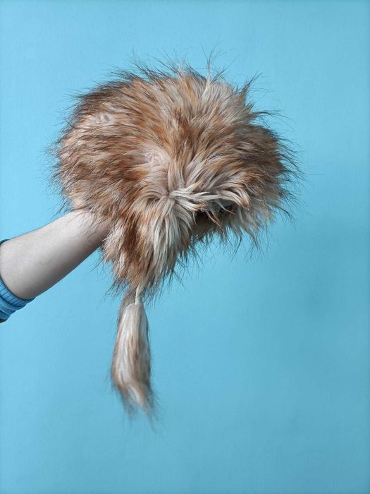 Modna czapka uszatka obszyta futrem