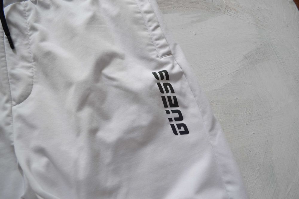 białe oldschoolowe dresy spodnie guess M 38 wysoki stan