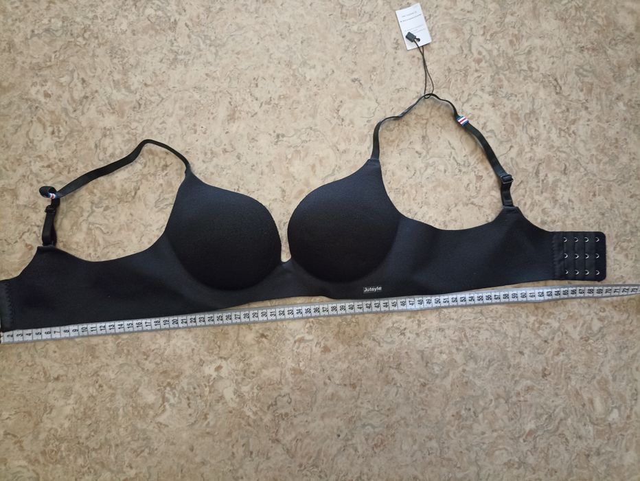 Бюстгальтери нові
