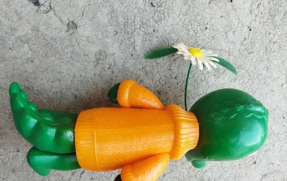 Игрушка крокодил Гена из СССР