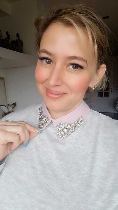 Gola rosa com brilhantes