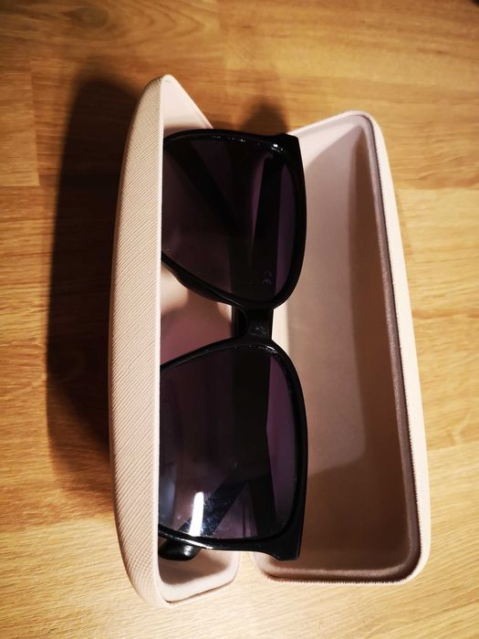 Zestaw 2 Poduszki + etui okulary-sprzedam!